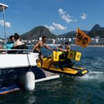 Zé delivery, patrocinador oficial do Todo Mundo no Rio, entrega bebida gelada até para quem vai curtir o show em barcos parados em Copacabana
