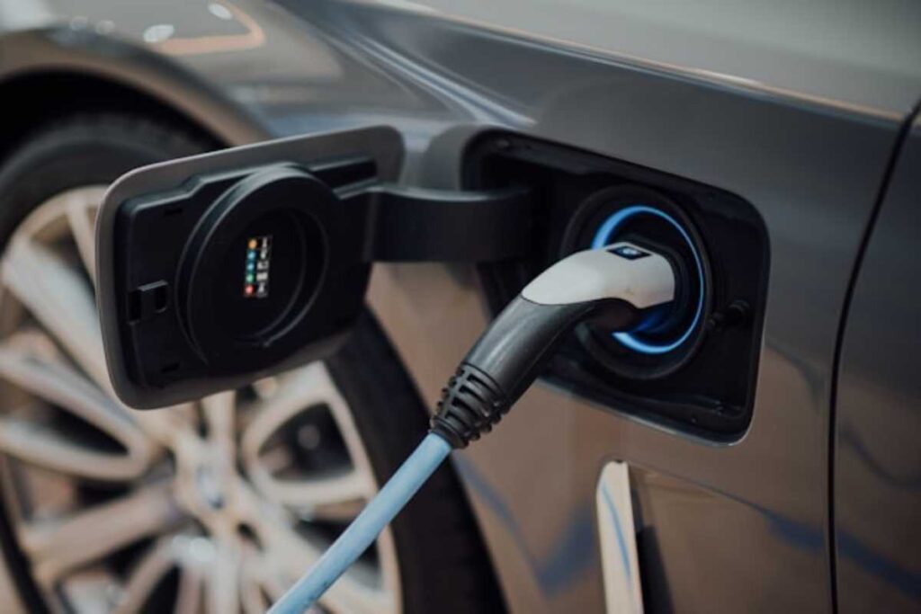 Carros-eletricos-no-Brasil-vale-a-pena-investir-agora-ou-esperar.jpg