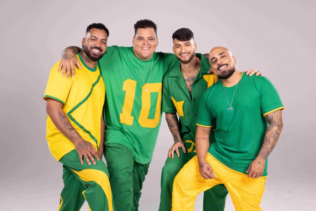 Ha-oito-anos-na-estrada-o-Menos-E-Mais-conquistou-o-pais-e-promete-um-show-inesquecivel-no-Festival-Repique-em-Ribeirao-Preto-Credito-Divulgacao-scaled.jpg